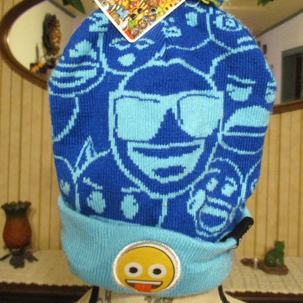 NWT Gertex Emoji Boy's Knitted Blue Hat/Beanie w/Pompom  Sz. 4-6X